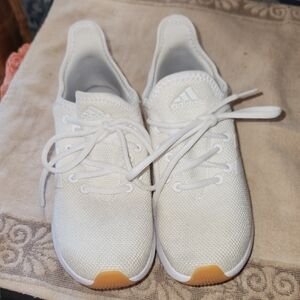 White Adidis Tennis Shoes.